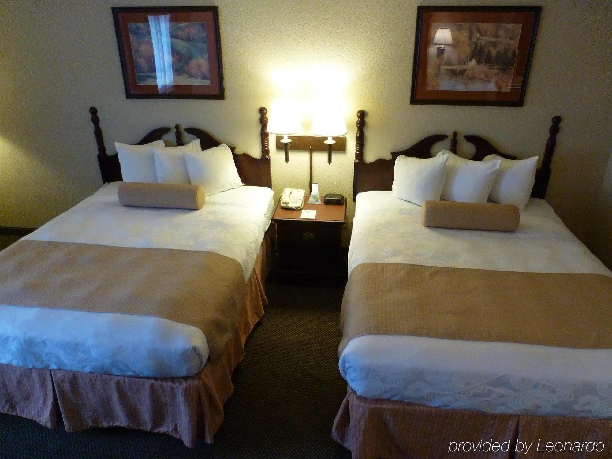 Holiday Inn Express & Suites Evansville North By Ihg Warrenton Стая снимка