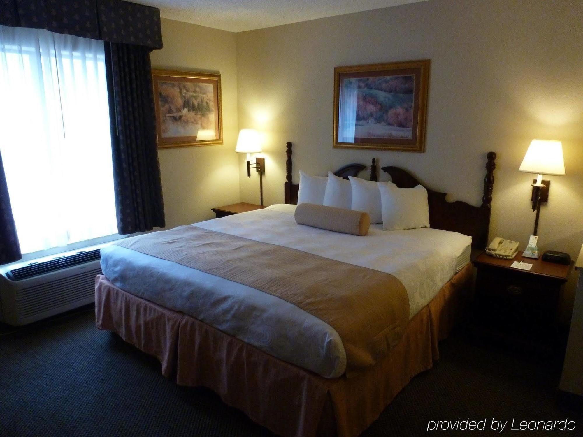 Holiday Inn Express & Suites Evansville North By Ihg Warrenton Стая снимка